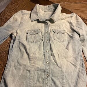 Women’s Fitted Light Denim Snap Button Up Shirt Size Medium 
Distressed Look